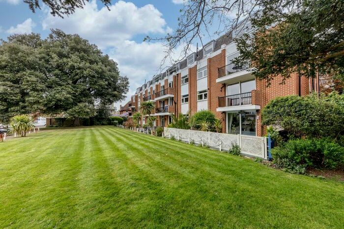 2 Bedroom Flat To Rent In River Reach, Teddington, TW11