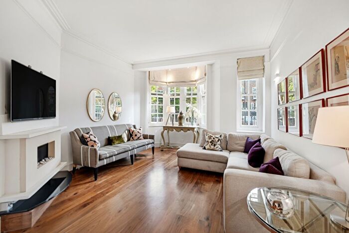 3 Bedroom Flat For Sale In The Little Boltons, London, SW5