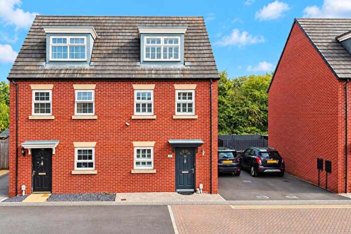 3 Bedroom Semi-Detached House For Sale In Boothferry Park Halt, Hull, HU4