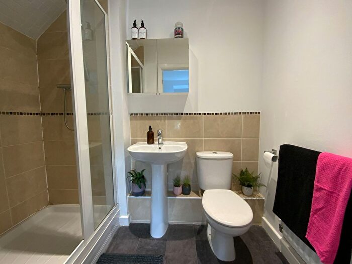 2 Bedroom Flat For Sale In Cruickshank Drive, Wendover, HP22