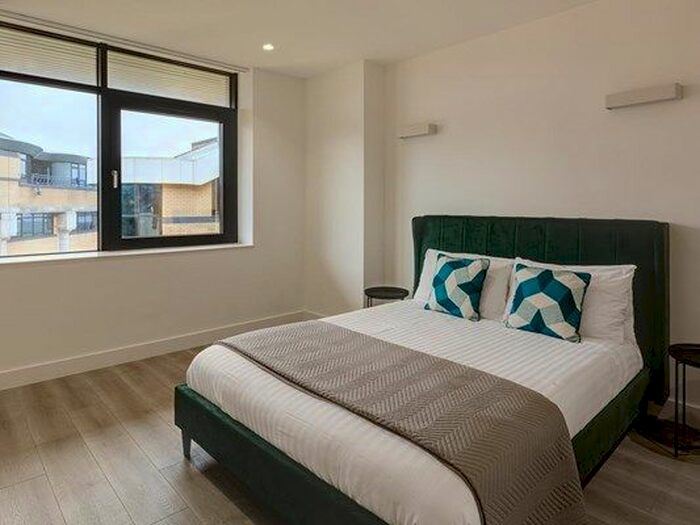 2 Bedroom Flat To Rent In New Horizons Court, Brentford, London, TW8