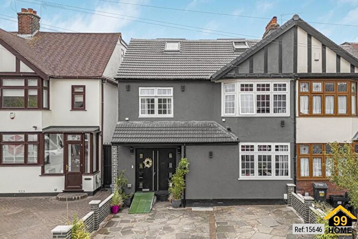 5 Bedroom End Of Terrace House For Sale In Uplands Road, Woodford Green, London, IG8
