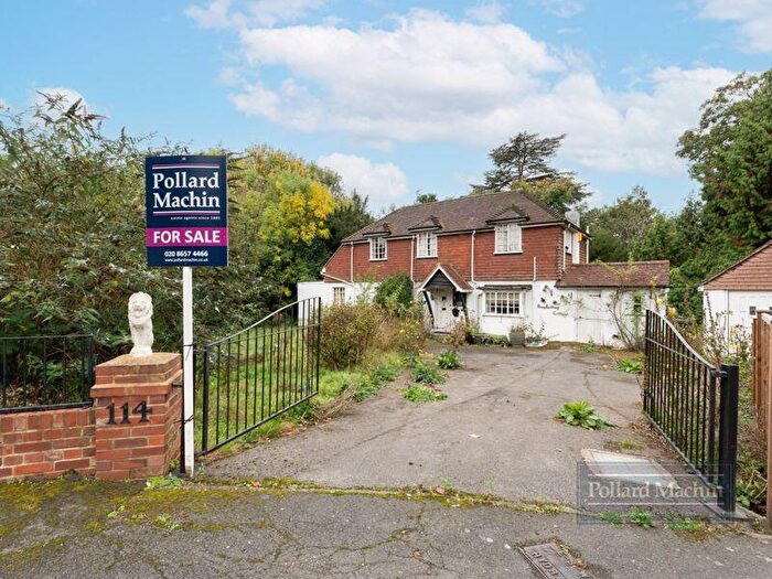 3 Bedroom Detached House For Sale In Reddown Road, Coulsdon, CR5