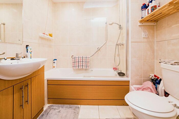 1 Bedroom Flat For Sale In Devereux Court, - Snakes Lane West, Woodford Green, Essex, IG8