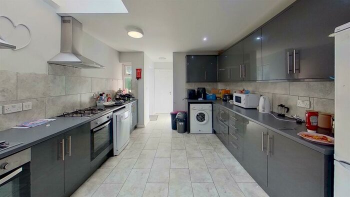 6 Bedroom House To Rent In Dawlish Road, Birmingham, B29