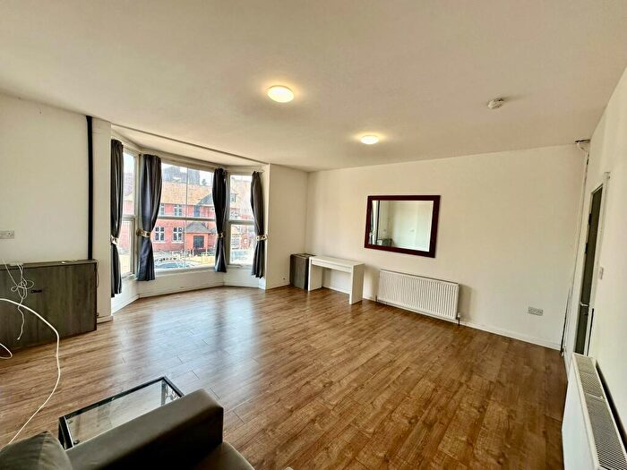 3 Bedroom Flat To Rent In Radcliffe Road, West Bridgford, NG2
