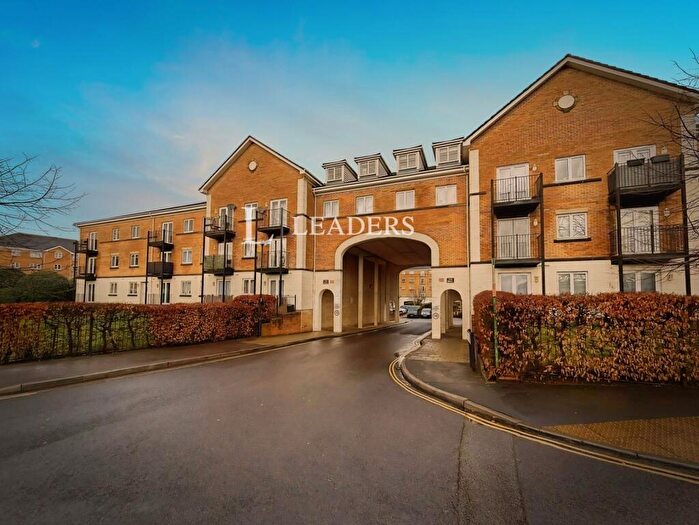 2 Bedroom Flat To Rent In The Dell, Southampton, Hampshire, SO15