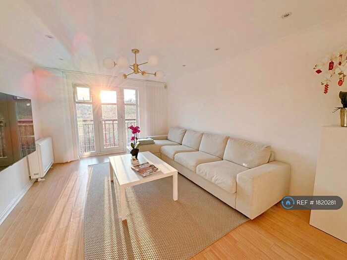 2 Bedroom Flat To Rent In Linen Court, Salford, M3