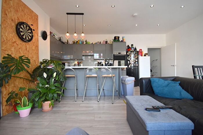 4 Bedroom Flat To Rent In Louisville Road, London, SW17