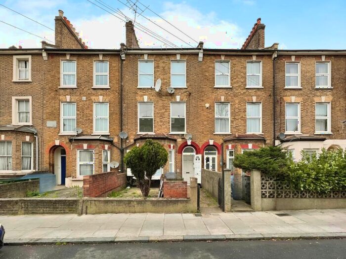 2 Bedroom Flat To Rent In Belfort Road Peckham, SE15