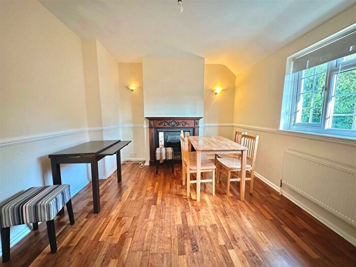 2 Bedroom Apartment To Rent In East End Road, Finchley, N3
