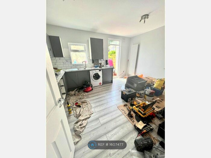 3 Bedroom End Of Terrace House To Rent In Alston Road, London, SW17