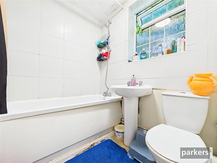 2 Bedroom Apartment For Sale In Westcote Road, Reading, Berkshire, RG30