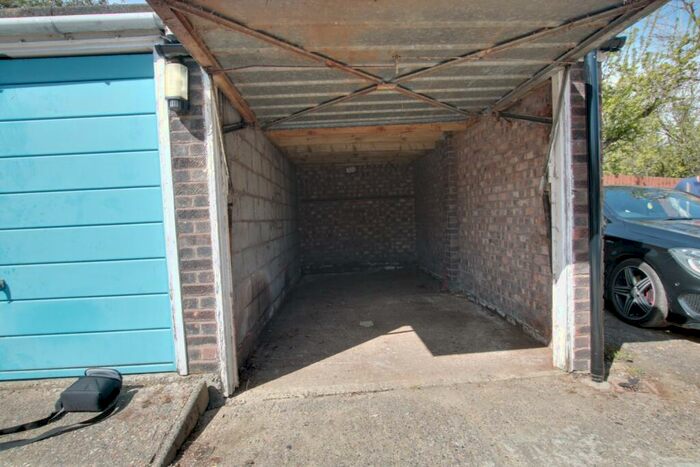 Garage / Parking To Rent In Hadlow Road, Sidcup, Kent, DA14