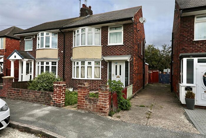 3 Bedroom Semi-Detached House For Sale In Strathmore Avenue, Hull, HU6