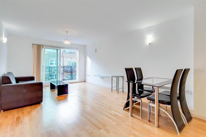 2 Bedroom Apartment To Rent In The Grainstore, Royal Victoria Dock, E16