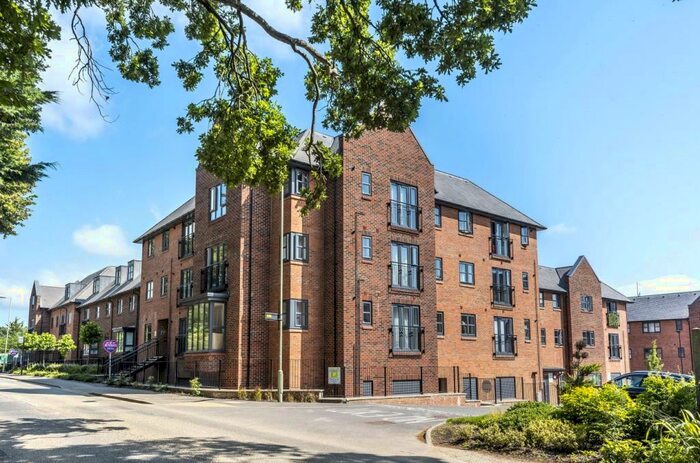 2 Bedroom Apartment To Rent In Willow House, Hook, RG27