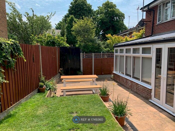 3 Bedroom Terraced House To Rent In Park Close, London, E9