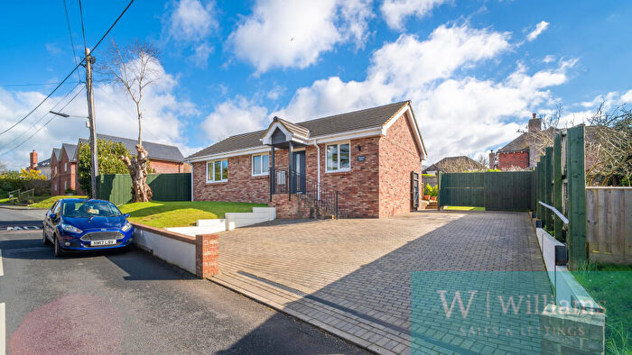 3 Bedroom Detached Bungalow For Sale In Main Road, Havenstreet, Ryde, PO33