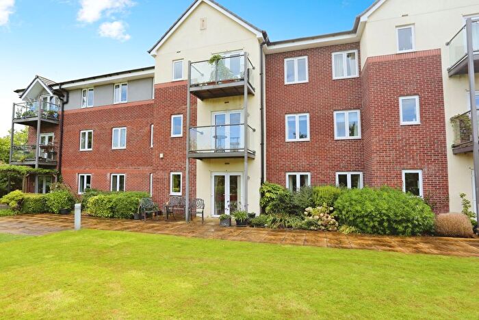 2 Bedroom Flat For Sale In Nelstrop Road, Heaton Chapel, Stockport, SK4