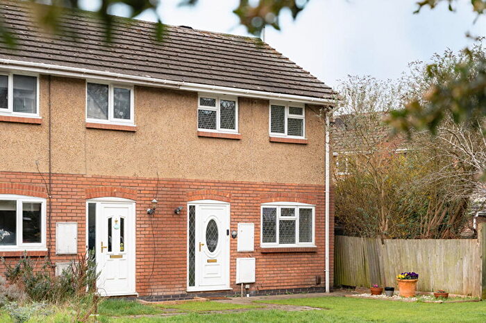 3 Bedroom End Of Terrace House To Rent In Meadowbrook, Tring, Hertfordshire, HP23