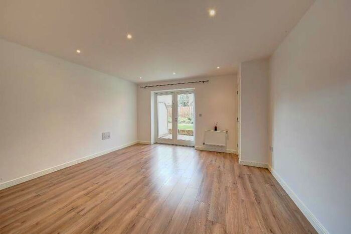 1 Bedroom Flat To Rent In Hero, Kingston Road, Wimbledon Chase, SW20