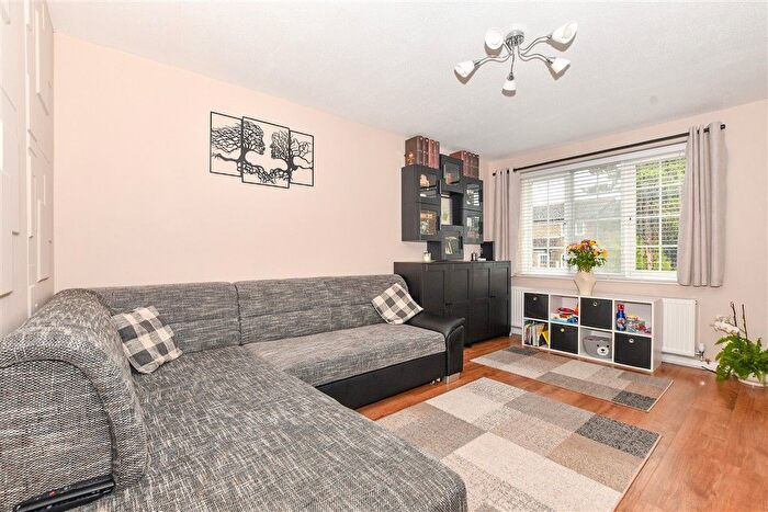 3 Bedroom Link Detached House For Sale In Nutley Close, Ashford, Kent, TN24