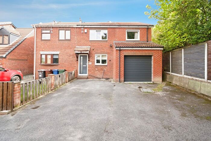 4 Bedroom Semi-Detached House For Sale In Stonegarth Close, Cudworth, Barnsley, S72