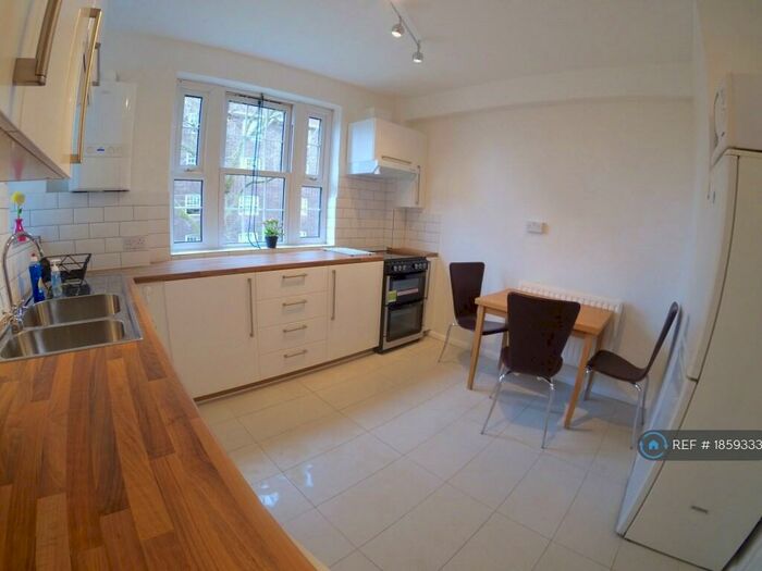 3 Bedroom Flat To Rent In Doddington Grove, London, SE17