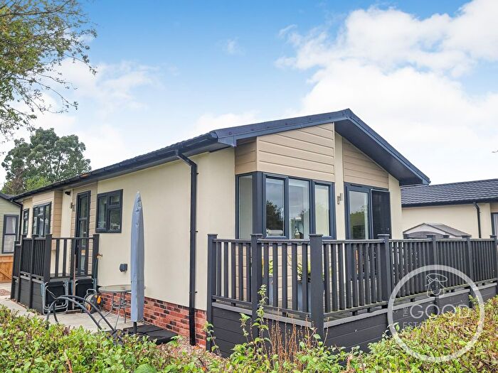 2 Bedroom Mobile/park Home For Sale In Croft Park, Mobberley, WA16