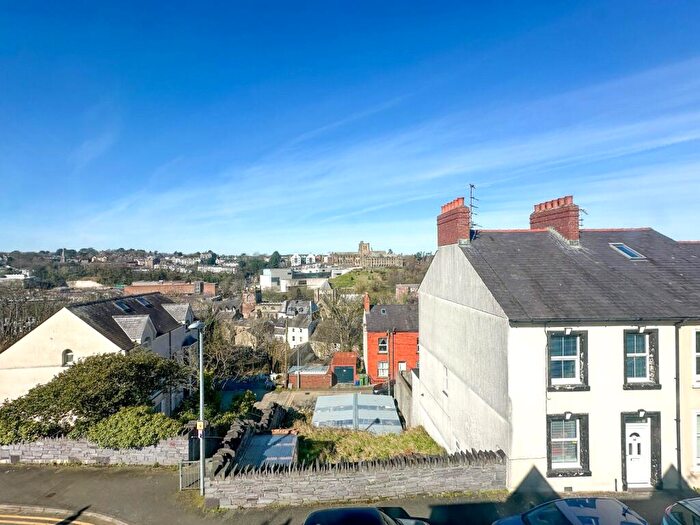 4 Bedroom End Of Terrace House To Rent In Caellepa, Bangor, Gwynedd, LL57