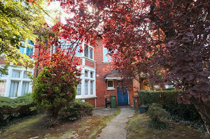 2 Bedroom Maisonette To Rent In Park Hill, Carshalton Beeches, Surrey, SM5