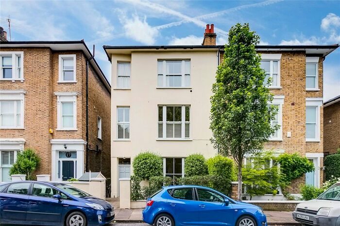 2 Bedroom Flat To Rent In Cleveland Road, Barnes, London, SW13