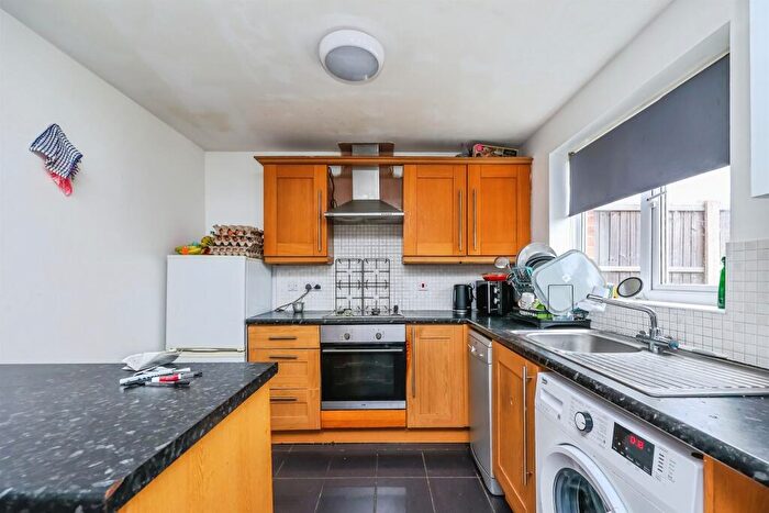 3 Bedroom Semi-Detached House For Sale In Gainsford Crescent, Nottingham, NG5
