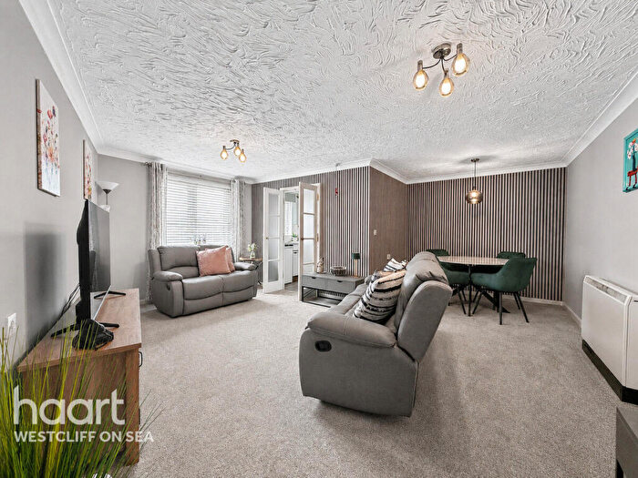 1 Bedroom Flat For Sale In Balmoral Road, Westcliff-On-Sea, SS0