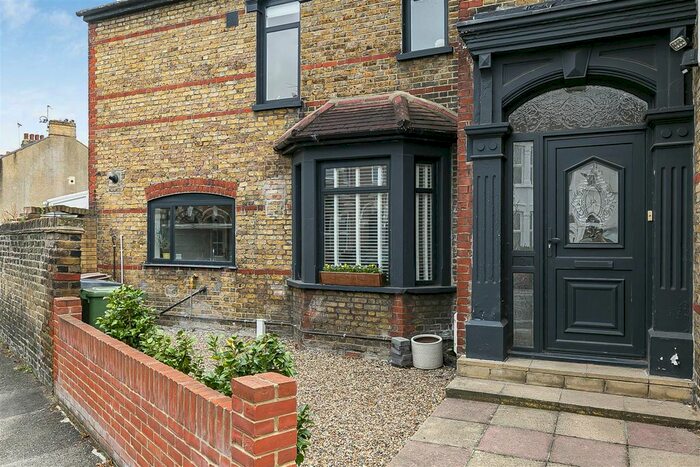3 Bedroom End Terrace House For Sale In Barrett Road, Walthamstow, London, E17