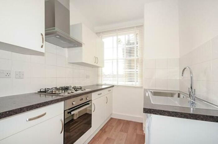 1 Bedroom Flat To Rent In Merrow Street, Walworth Village, London, SE17