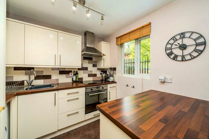 1 Bedroom Apartment To Rent In Foxglove Way, Wallington, SM6