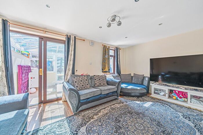 3 Bedroom Terraced House For Sale In Hither Green, London, SE13
