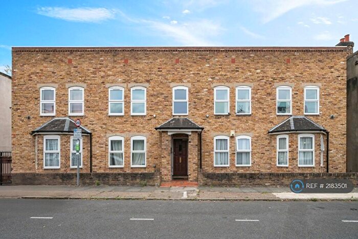1 Bedroom Flat To Rent In Leathwell Road, London, SE8