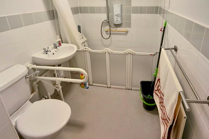 1 Bedroom Flat For Sale In Coulsdon Road, Coulsdon, CR5