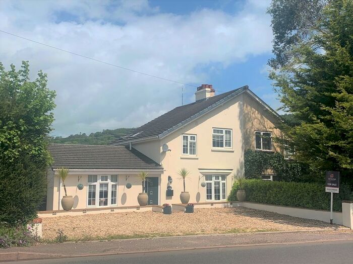 3 Bedroom Semi-Detached House For Sale In Hillside, Wilmington, EX14