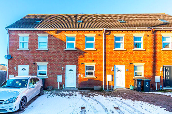 3 Bedroom Terraced House To Rent In Queen Street, Rushden, NN10