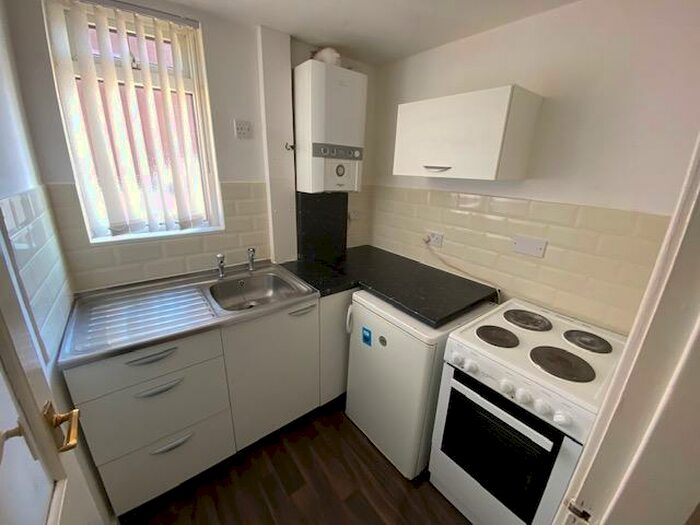 1 Bedroom Flat To Rent In Armley Ridge Road, Leeds, West Yorkshire, LS12