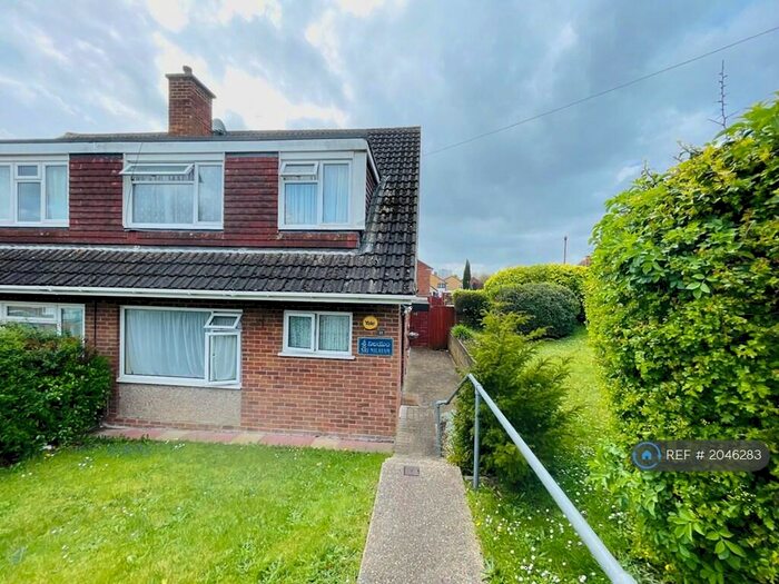 3 Bedroom Semi-Detached House To Rent In Tintern Crescent, Reading, RG1