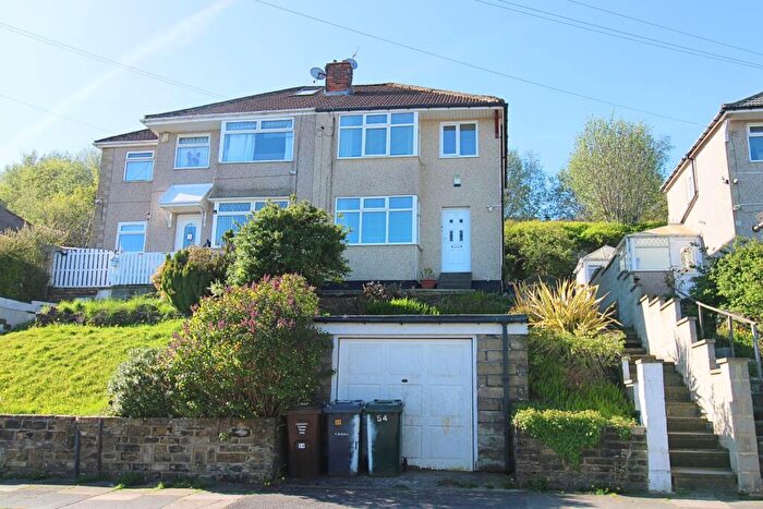 3 Bedroom Semi-Detached House For Sale In Ascot Drive, Bradford, BD7