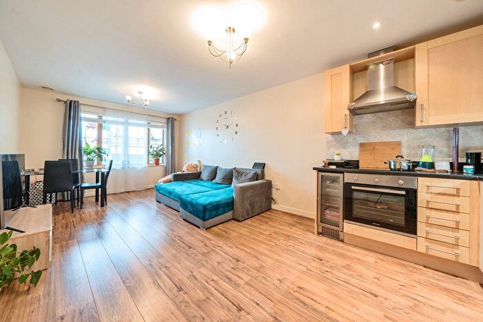 2 Bedroom Flat For Sale In Drayton Green Road, London, W13