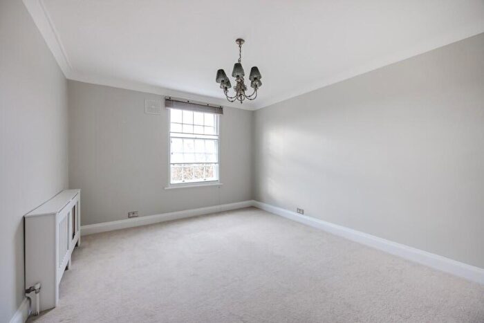 2 Bedroom Apartment To Rent In Belmont Court, Temple Fortune, NW11
