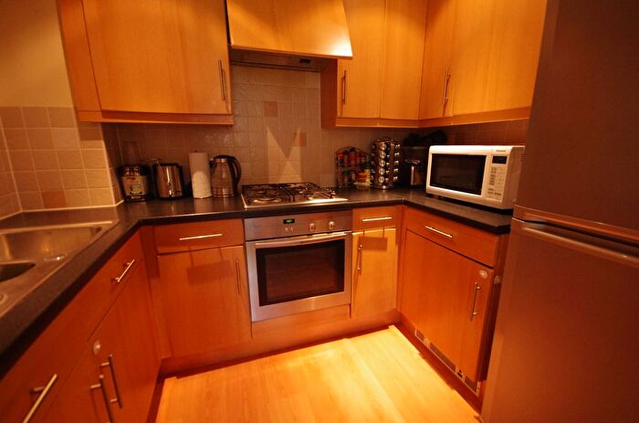 2 Bedroom Flat To Rent In Rickmansworth Road, Watford, WD18