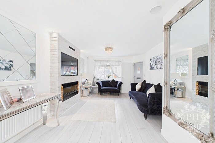 3 Bedroom Semi-Detached House For Sale In Lord Close, Middlesbrough, TS5